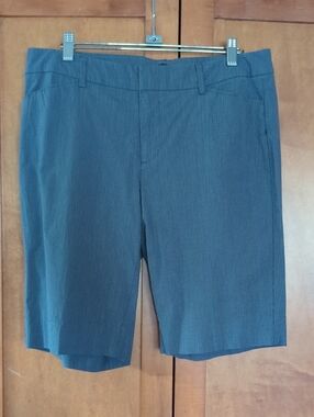 New GAP Women's Dark Gray Pinstripe Bermuda Shorts 8